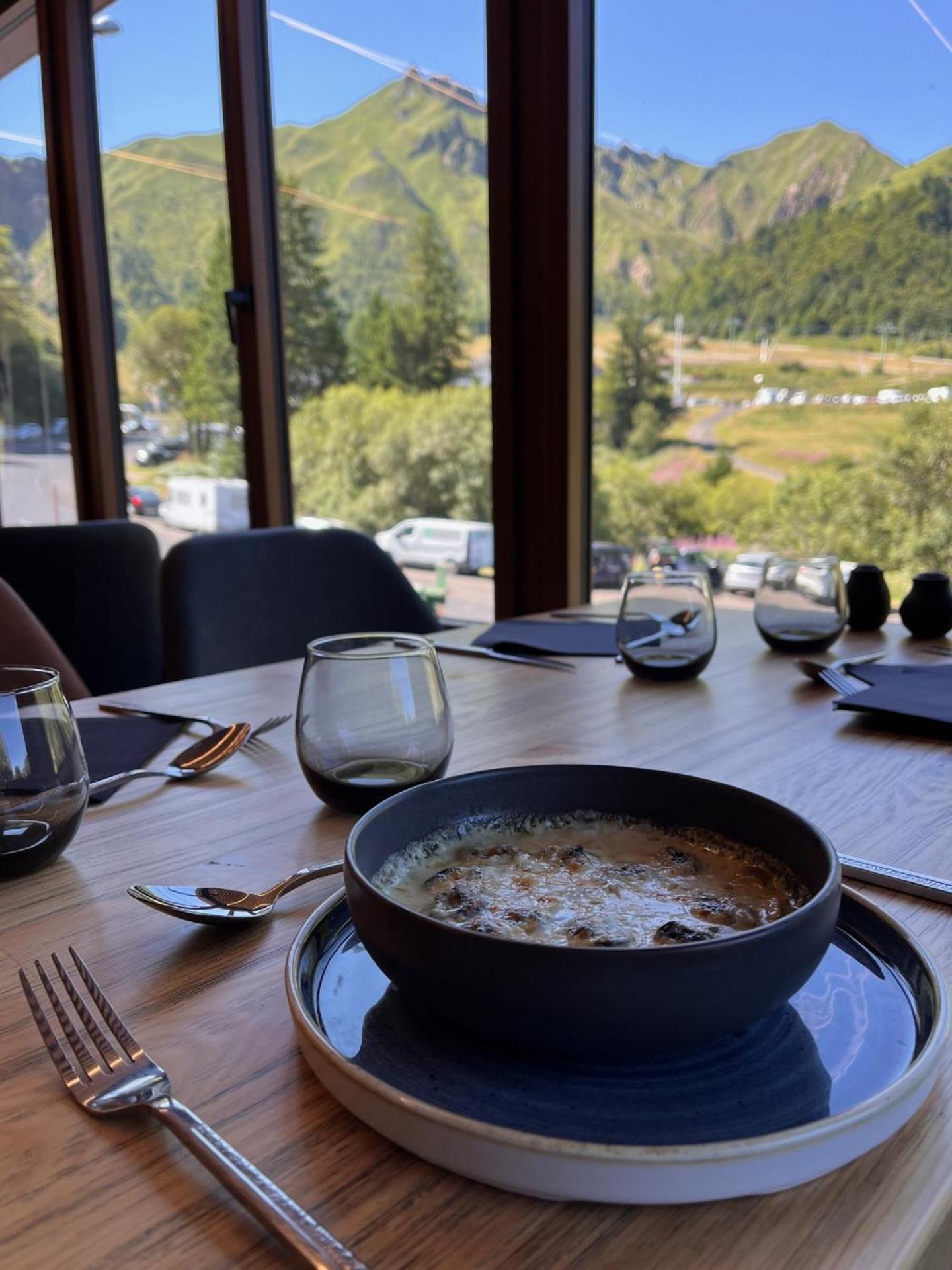 Hotel Du Puy Ferrand , Restaurant La Table De L'Ours لو مونت دوري المظهر الخارجي الصورة