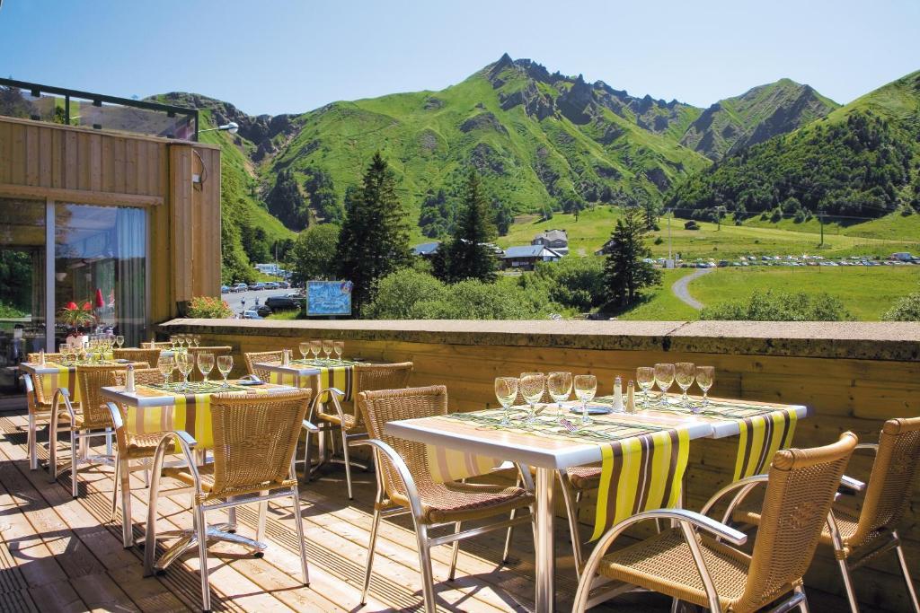 Hotel Du Puy Ferrand , Restaurant La Table De L'Ours لو مونت دوري المظهر الخارجي الصورة