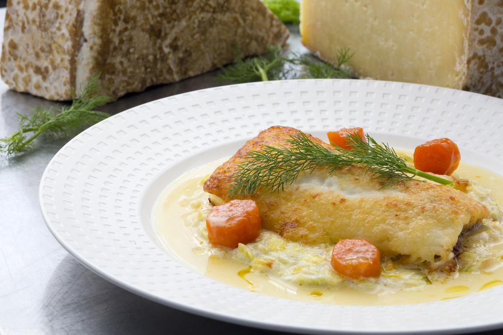 Hotel Du Puy Ferrand , Restaurant La Table De L'Ours لو مونت دوري المظهر الخارجي الصورة